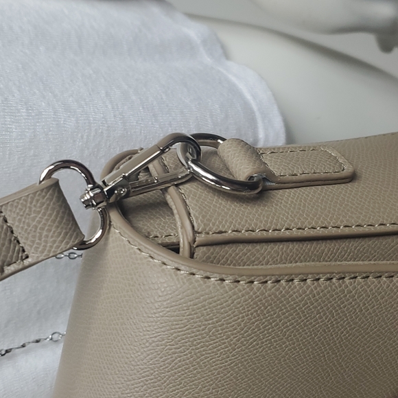 NEW Badgley Mischka Taupe Crossbody Vegan Leather Handbag with Bow and monogram. - Picture 6 of 12